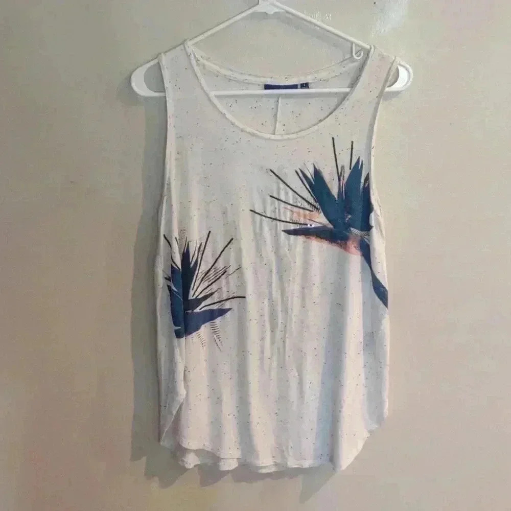 APT. 9 tank top size small cream w/blue graphic print